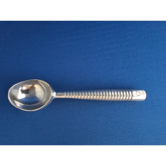 Vintage Aluminum Ice Cream Scoop w/ribbed Handle - 7 inch - Picture 1 of 7